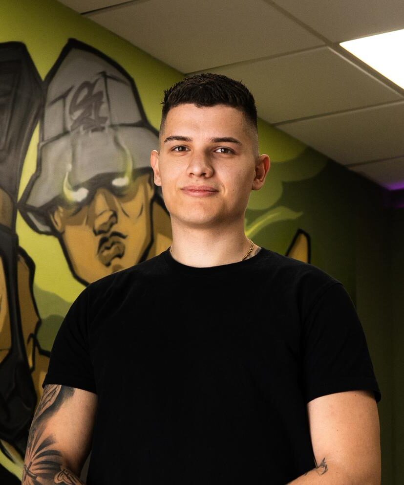 Paul Schnückler, Tattoostudio mit 23
